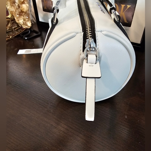 NWT. Marc Jacobs White Barrel Bag. - Picture 4 of 11